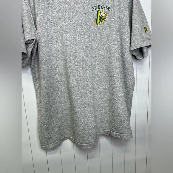 Disney + Oregon Ducks Vintage T-Shirt - XL - Picture 5 of 9